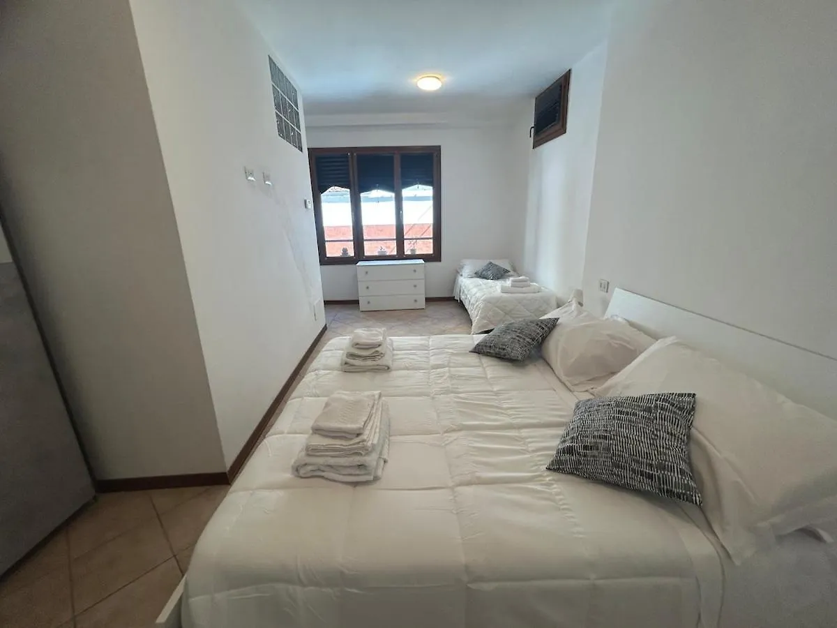 公寓 Living Apartment-Centro Storico-Autodromo 伊莫拉